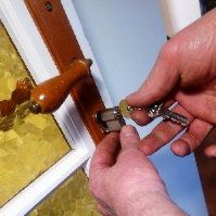 Changement de cylindre de porte avec serrurier